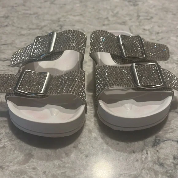 Steve Madden girls rhinestone sandals - Picture 4 of 10